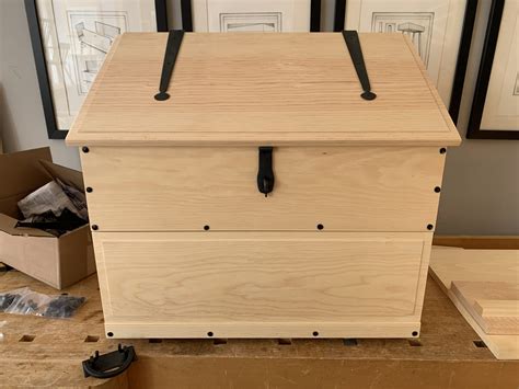 One of the reasons this build appealed to me as a beginning woodworker is that it incorporates one set, and only one set, of dovetails. . Dutch tool chest pdf